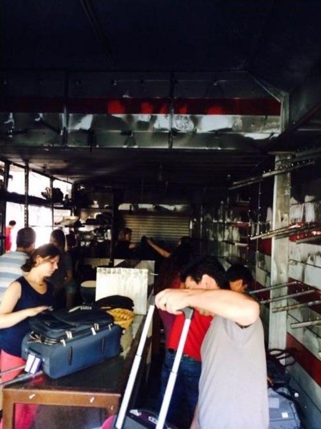 Kuşadası&rsquo;ndaki İşhanı Yangınında Hasar B&uuml;y&uuml;k 1