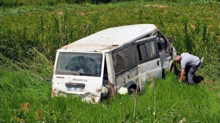 Otomobil &Ccedil;eltik Tarlasına U&ccedil;tu: 1 &Ouml;l&uuml;, 3 Yaralı