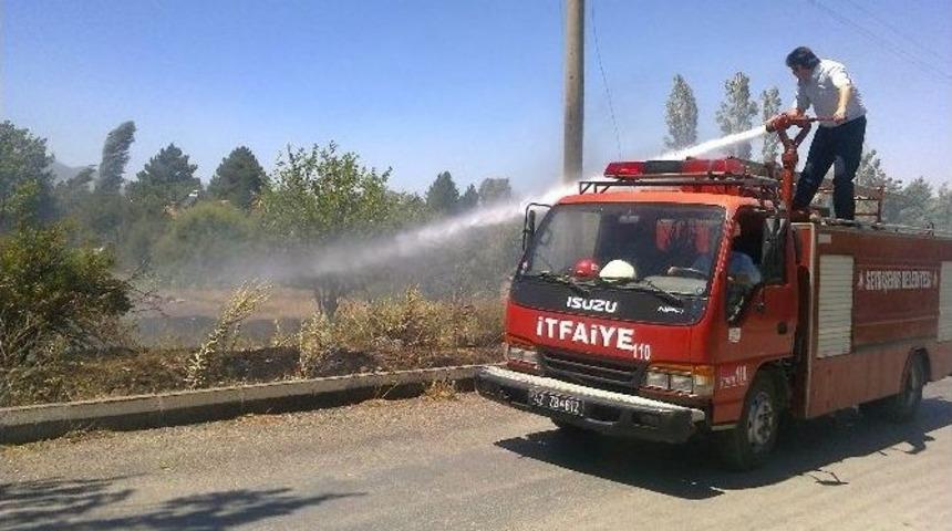 R&uuml;zgardan Kopan Elektrik Telleri Yangın &Ccedil;ıkardı