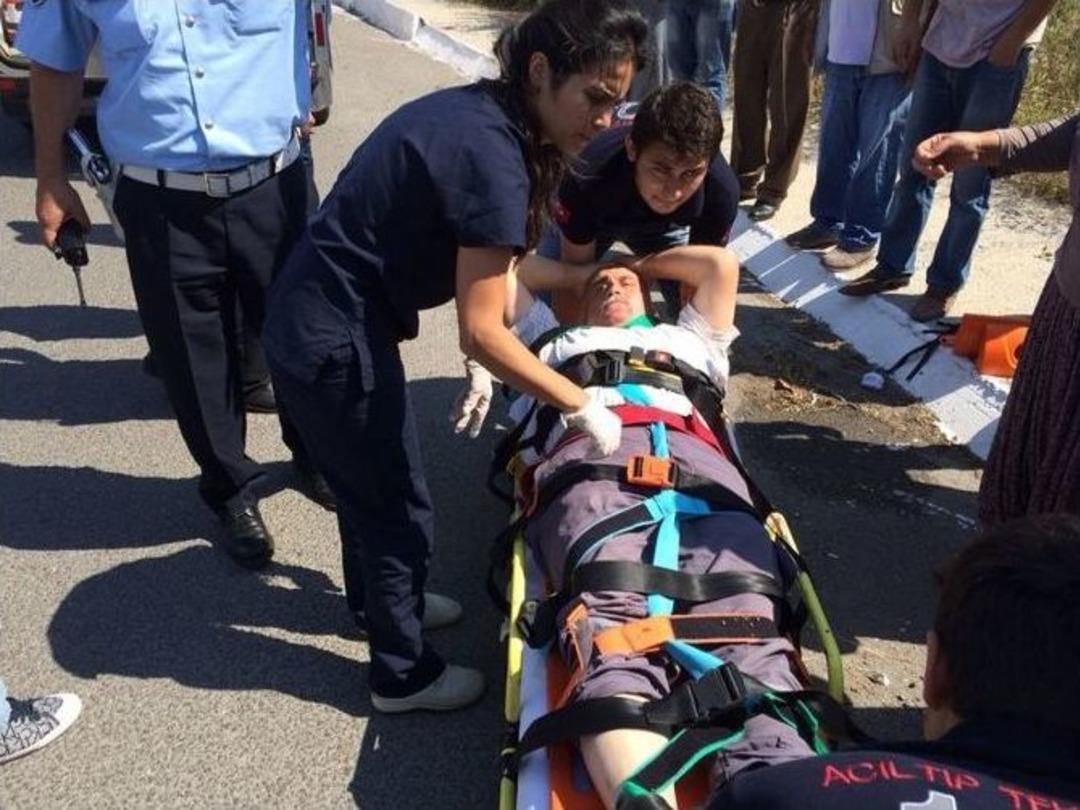 Tarım Aracı Motosikletle &Ccedil;arpıştı: 2 Yaralı