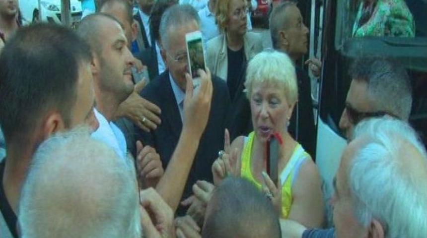 Ekmeleddin İhsanoğlu Tekirdağlı Vatandaşla &ldquo;&ouml;z&ccedil;ekim&rdquo; Yaptı