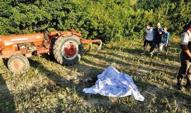 Yeni Aldığı Trakt&ouml;r&uuml;n&uuml;n Altında Kaldı 1