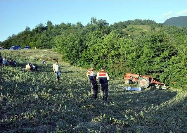 Yeni Aldığı Trakt&ouml;r&uuml;n&uuml;n Altında Kaldı 2