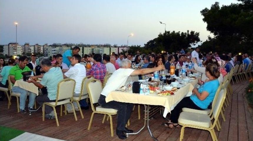 İhlas &Ccedil;alışanları İftarda Bir Araya Geldi