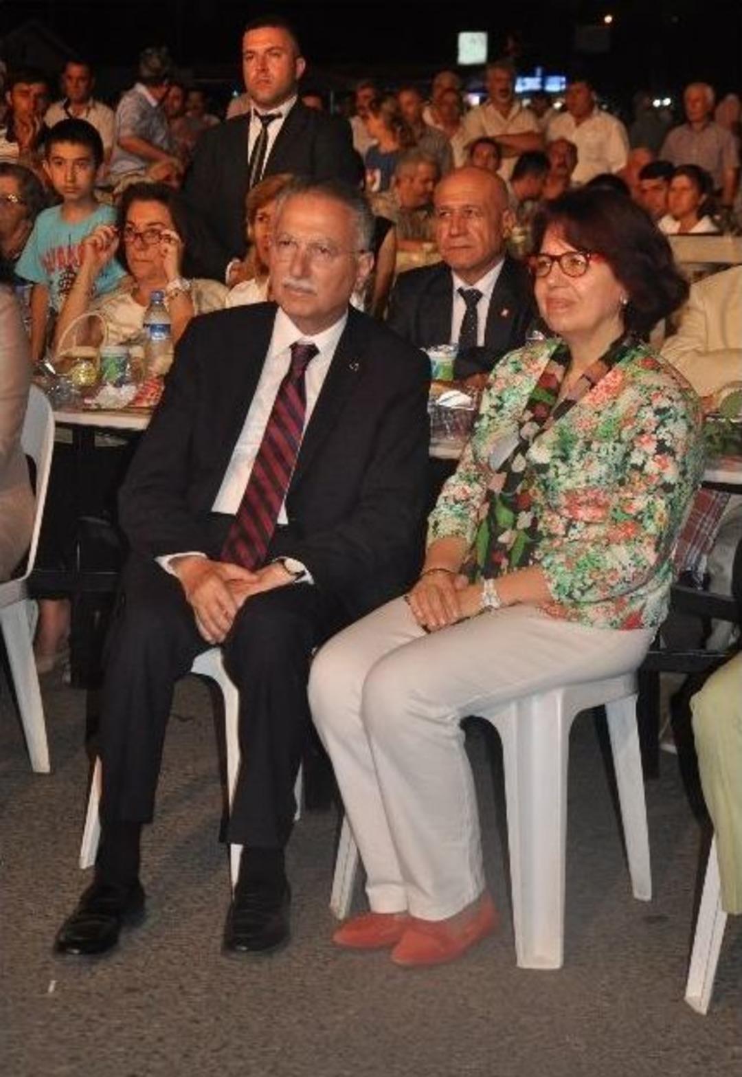 Ekmeleddin İhsanoğlu: &ldquo;&uuml;&ccedil; Tane Tabip Var Bir Tane Se&ccedil;eceksiniz&rdquo;