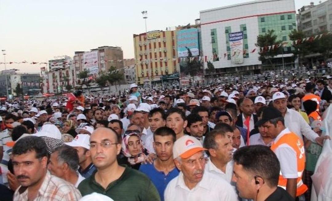 Başbakan Erdoğan, Serbest Bırakılan Tır Şof&ouml;rleri İle İftarda Bir Araya Geldi