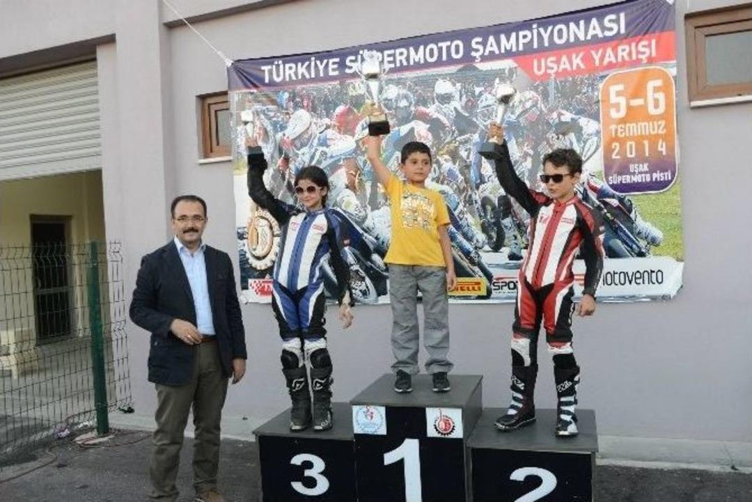 Uşak&rsquo;ta S&uuml;permoto Heyecanı Sona Erdi