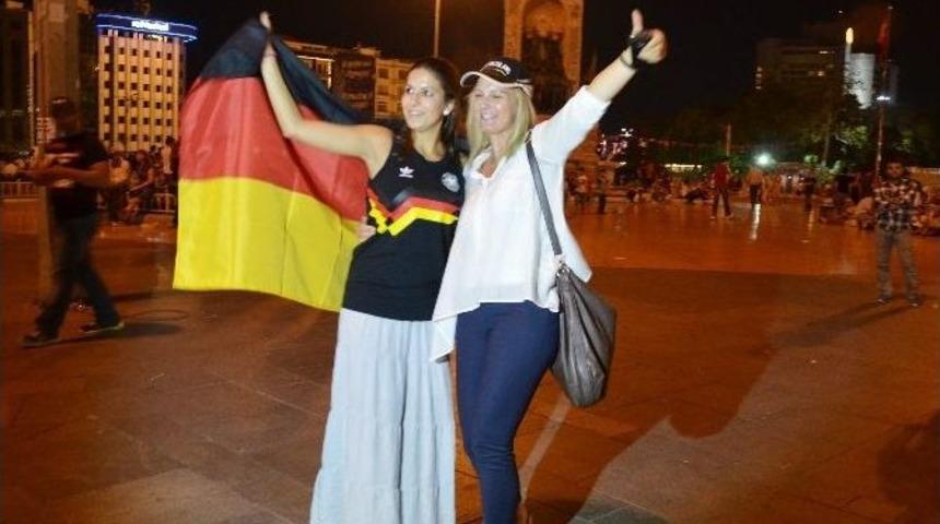 Almanlar Şampiyonluğu Taksim&rsquo;de Kutladı