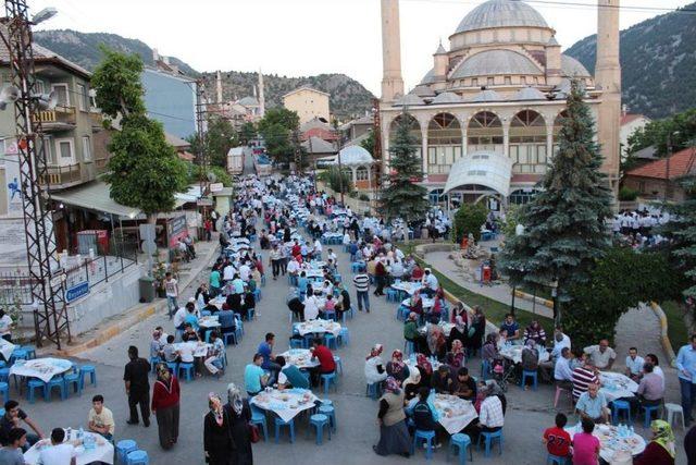 Derebucak’ Ta Birlik Iftarı