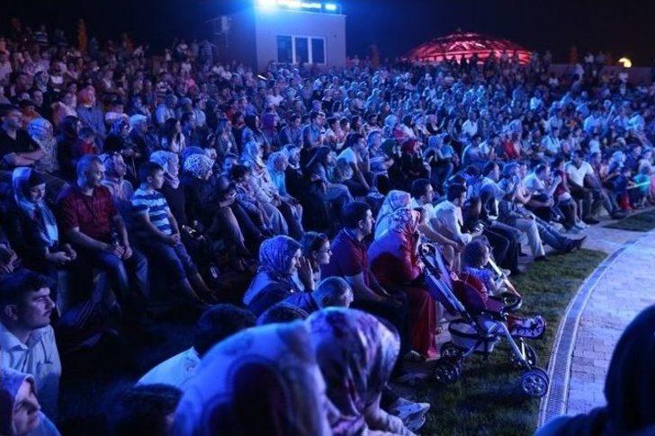 Açık Hava Sahnesi’nde Şiir Akşamı G2