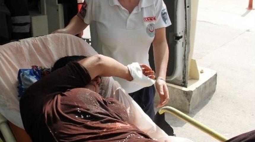 Kocasının Eski Karısı Bı&ccedil;akladı