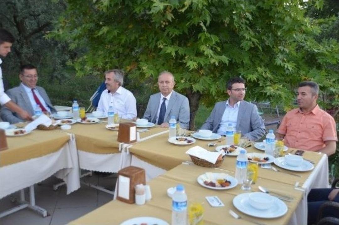 Orhangazi Kaymakamından Garnizon Komutanına Veda Yemeği