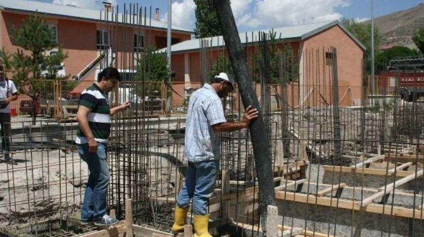 Başkan Sertoğlu, D&uuml;ğ&uuml;n Salonunun Temelini Attı