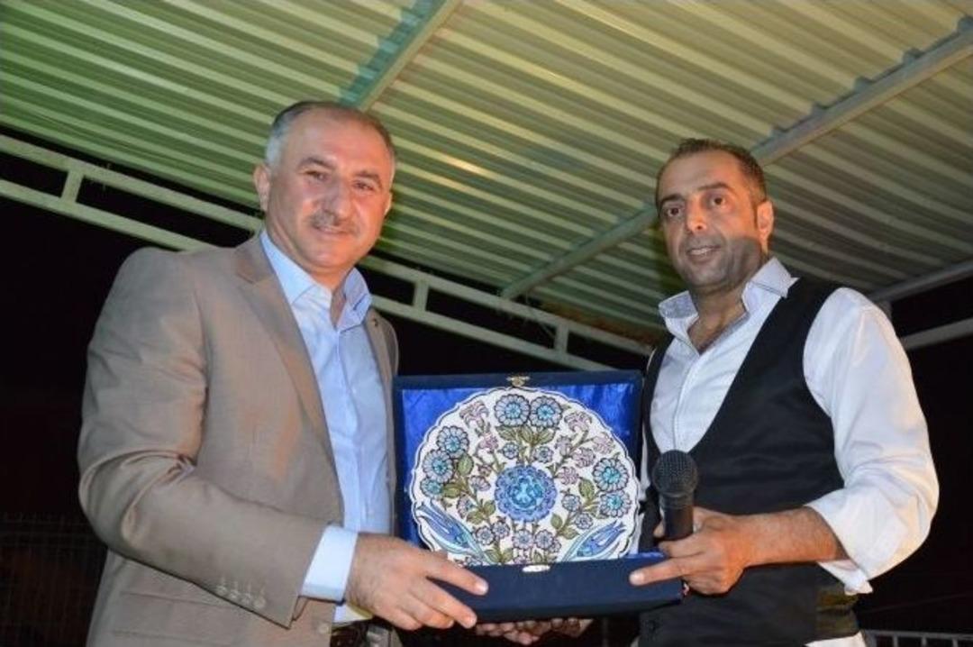 Sosyete Kazım Kahkahaya Boğdu