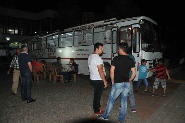 İftar Sonrası Kızılay a Kan Bağışı 1