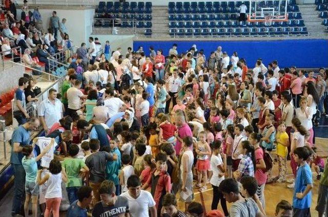 D&uuml;zce&rsquo;de Yaz Okullarında Kıyafet Neşesi 1