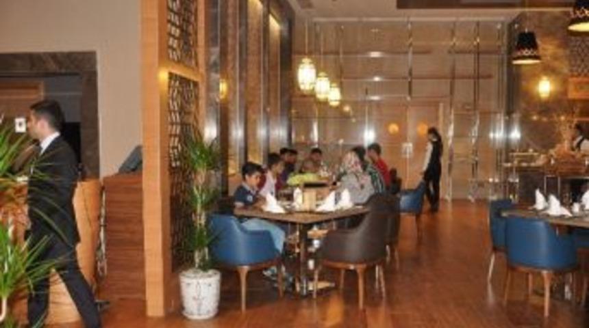 Yuva &Ccedil;ocuklarına 5 Yıldızlı Otelde İftar