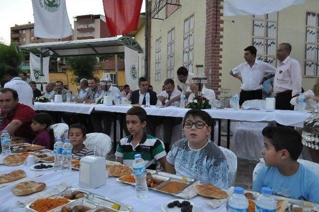 Demirci&rsquo;de Belediye&rsquo;den &Ouml;ks&uuml;z Ve Yetim &Ccedil;ocuklara &Ouml;zel Program 1