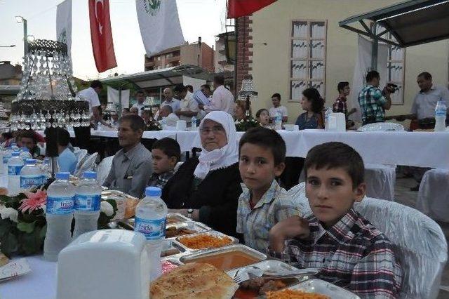 Demirci&rsquo;de Belediye&rsquo;den &Ouml;ks&uuml;z Ve Yetim &Ccedil;ocuklara &Ouml;zel Program 2