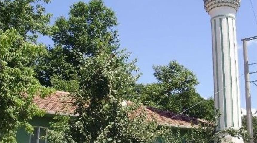 S&ouml;ğ&uuml;talan K&ouml;y&uuml;nde Sadece İki Kez Ezan Okunuyor