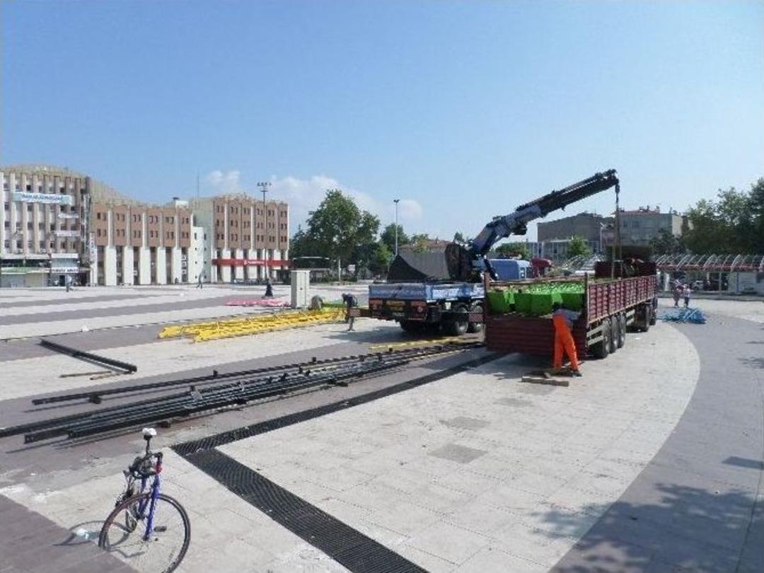 Lunaparklar Miting İ&ccedil;in Kaldırıldı