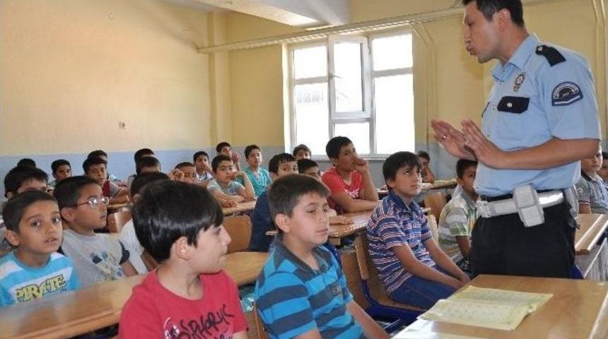 Hem Kur&rsquo;an Hem De Trafik Kurallarını &Ouml;ğreniyorlar
