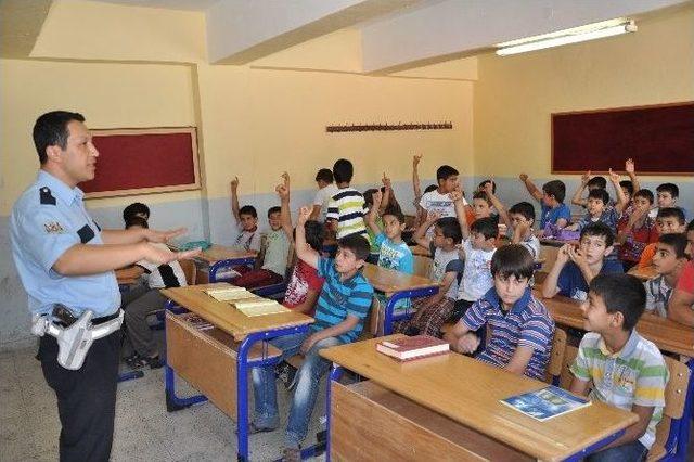 Hem Kur&rsquo;an Hem De Trafik Kurallarını &Ouml;ğreniyorlar 1