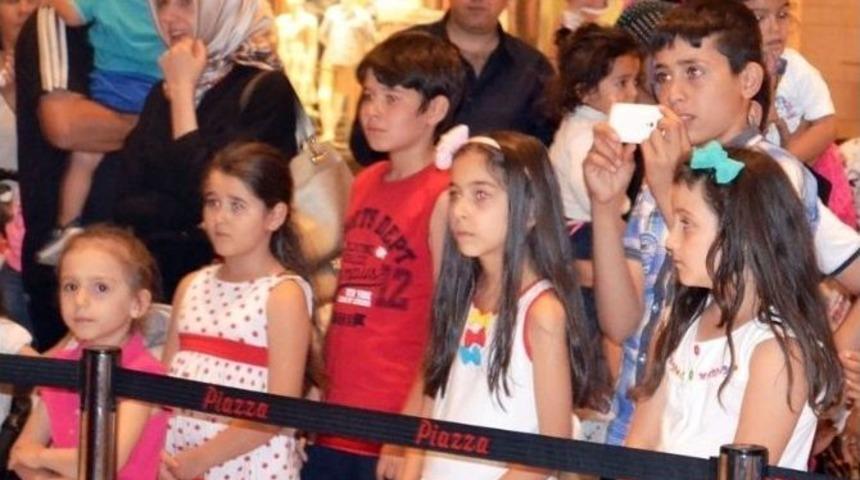 Neşeli Kuklalar İle Renkli Dakikalar