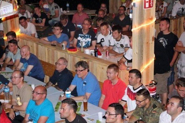 Alman Askerlerin Kupa Sevinci G1