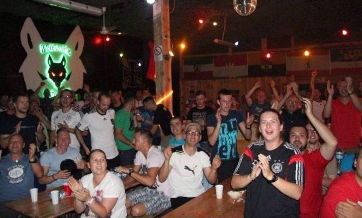 Alman Askerlerin Kupa Sevinci G4