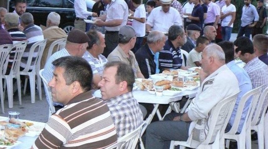 Kara&ouml;renlilerden İftar Yemeği