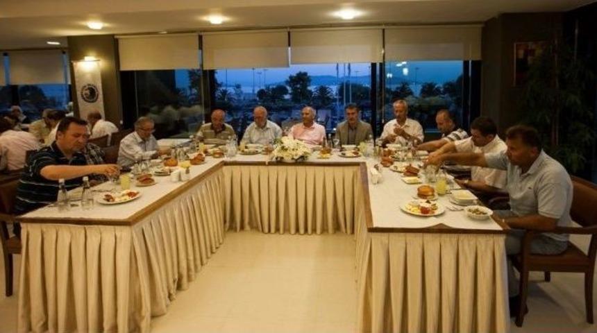 Başkan Altınok &Ouml;z, Din Adamlarıyla İftar Yaptı