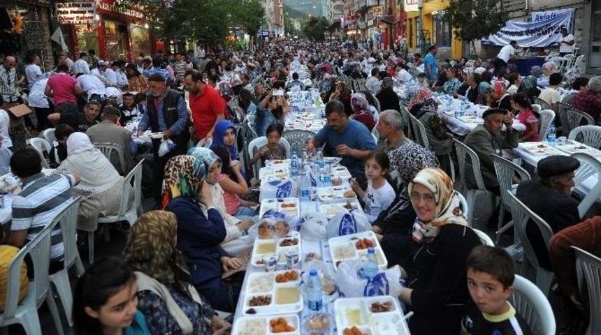 Başkan G&ouml;k&ccedil;ek Kızılcahamam&rsquo;da İftar Yaptı