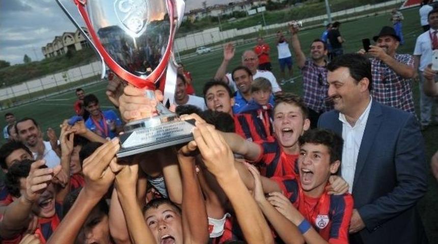 Altınordulu Minikler U13 Şampiyonu