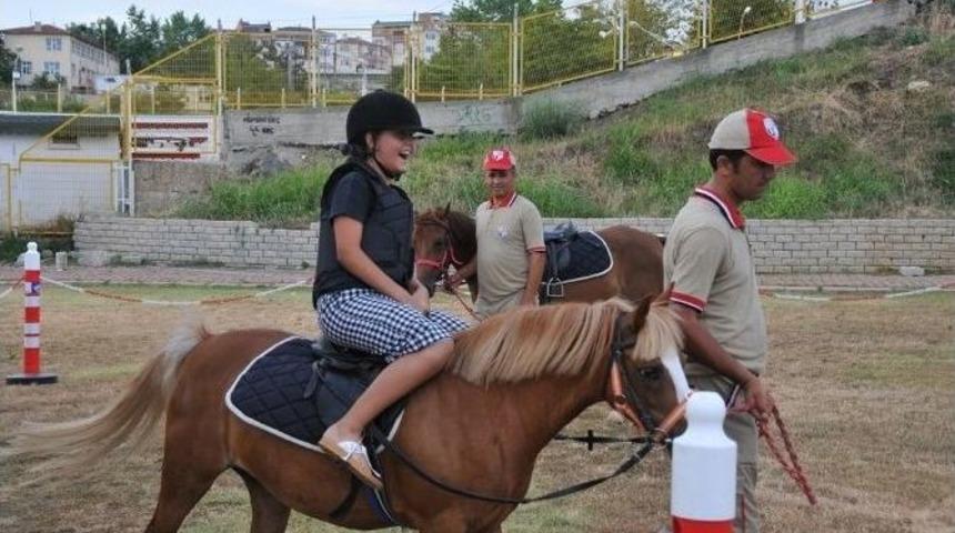 Tekirdağlı &Ccedil;ocukların At Binme Keyfi