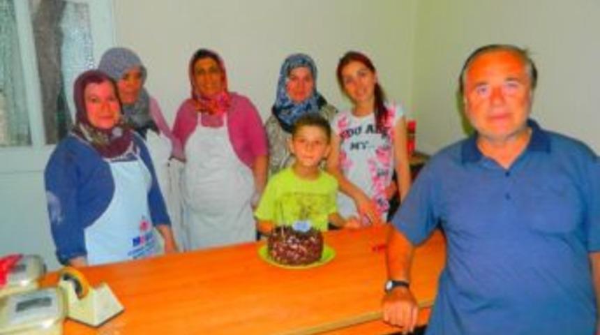 Osmancık&rsquo;ta İş Adamına S&uuml;rpriz Doğum G&uuml;n&uuml; Pastası