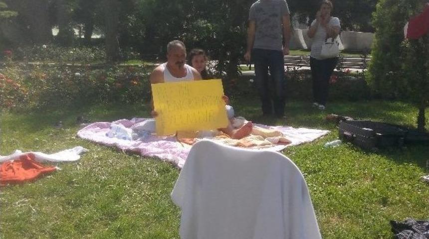 Evini &Ccedil;ocuk Parkına Taşıdı