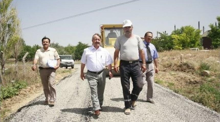 Uşak&rsquo;ta Bir &Ccedil;ok K&ouml;y Yolu Yeniden Asfaltlanıyor