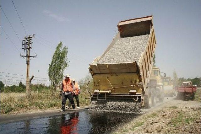 Uşak&rsquo;ta Bir &Ccedil;ok K&ouml;y Yolu Yeniden Asfaltlanıyor 1