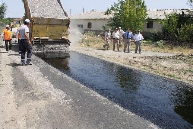 Uşak&rsquo;ta Bir &Ccedil;ok K&ouml;y Yolu Yeniden Asfaltlanıyor 2