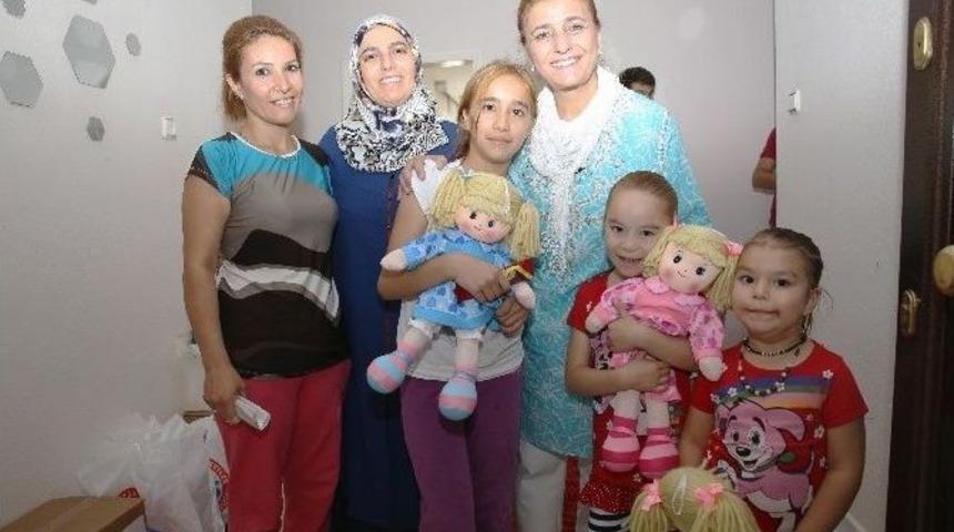 Hatice Duruay Ve Nevin G&ouml;k&ccedil;ek İhtiya&ccedil; Sahiplerinin Kapısını &Ccedil;aldı
