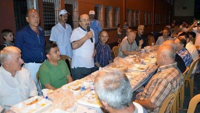 Başkan G&uuml;mr&uuml;k&ccedil;&uuml;oğlu, Vatandaşları İftar Sofralarında Bir Araya Getiriyor 2