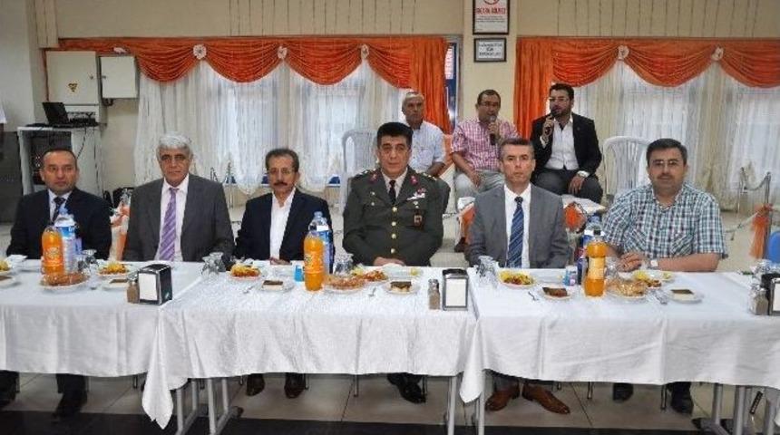 Vali Bektaş Kırkağa&ccedil;&rsquo;ta Şehit Aileleriyle İftarda Buluştu