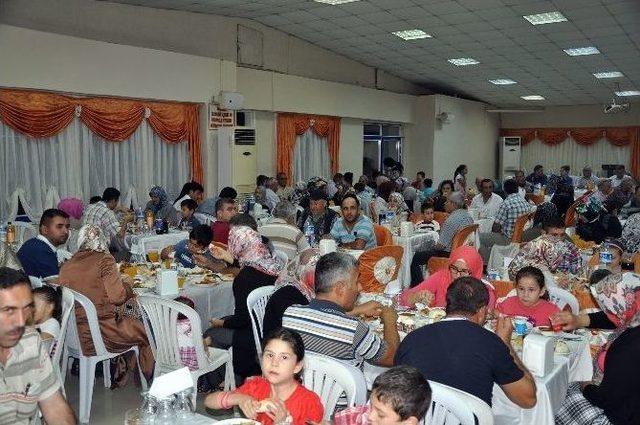 Vali Bektaş Kırkağa&ccedil;&rsquo;ta Şehit Aileleriyle İftarda Buluştu 1