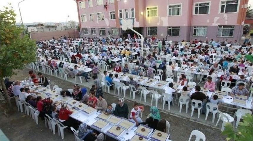 İftar Sofraları Kirazpınar'da Kuruldu