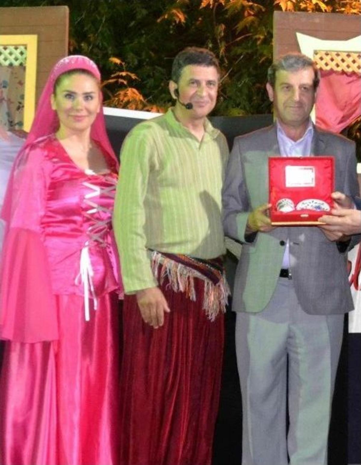 Cengiz K&uuml;&ccedil;&uuml;kayvaz'a Hediye Yağmuru