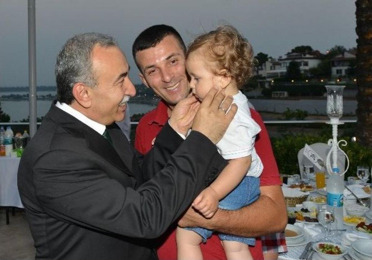 Vali B&uuml;y&uuml;k, Vatandaşlar İle İftarda Buluştu