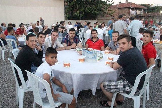 Hacıoğlu Mahallesi İkinci İftarında Buluştu 3