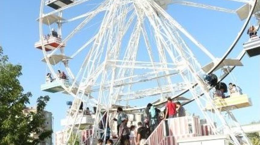 Aksaray'da Yetim &Ccedil;ocuklar Lunaparkta Eğlendi