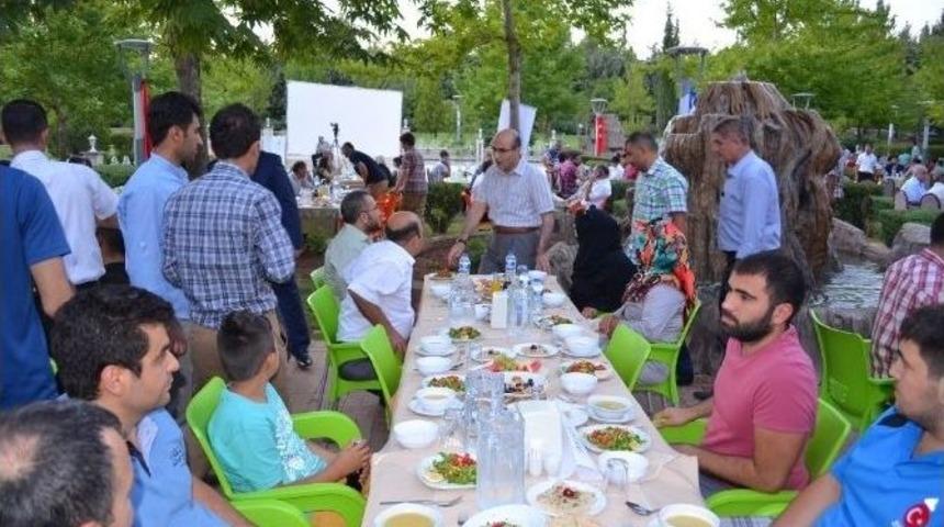 Gen&ccedil;ler Ve Spor Camiası Protokolle İftarda Buluştu